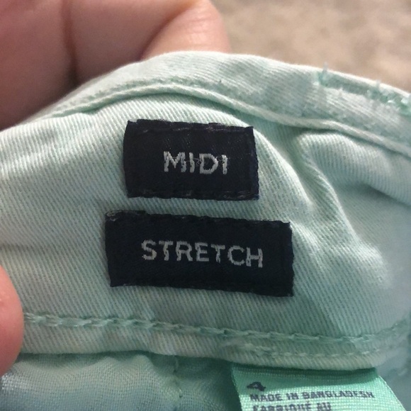 🔹4 for $30 American Eagle Size 4 Mint Green MIDI Stretch Shorts - Picture 6 of 7
